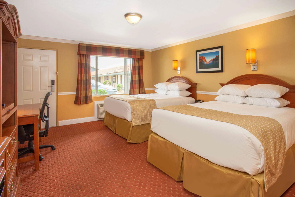 Travelodge by Wyndham Hawthorne