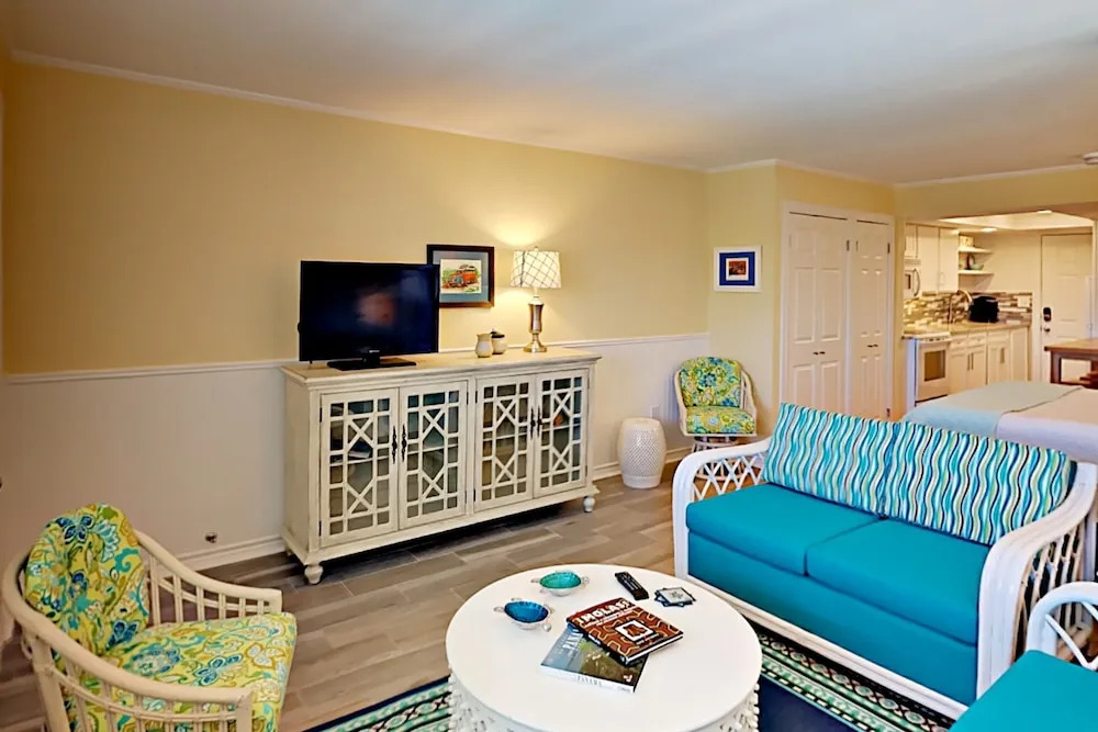 122 Sea Breeze - Sutdio Condo
