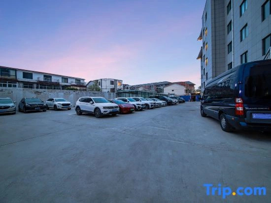 Haina Hotel (Long Live Mountain Wuxia City Qingming Shangheyuan Branch)