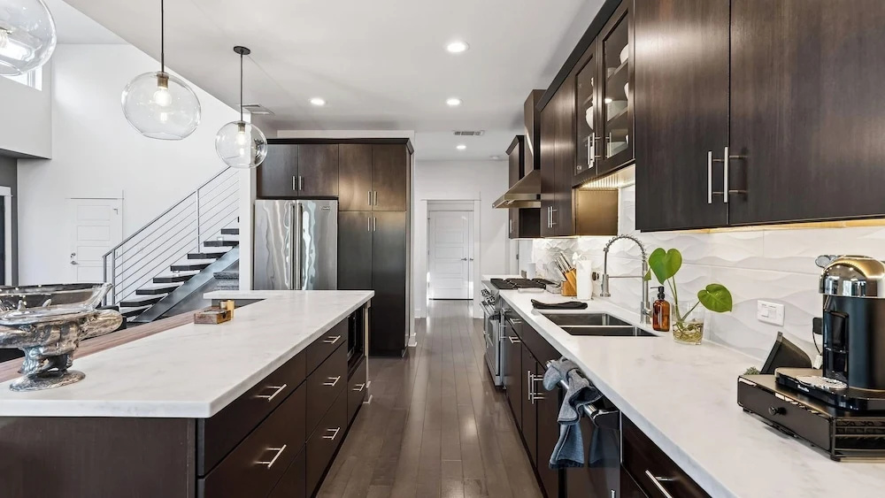 Bluebonnet Lane by Avantstay Near Lady Bird Lake + Downtown Patio + Firepit Designer Zilker Home