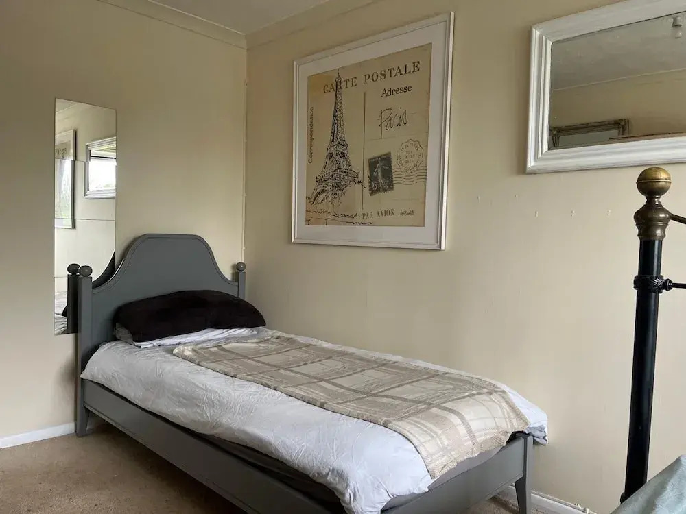 Enfield City Apartment Retreat