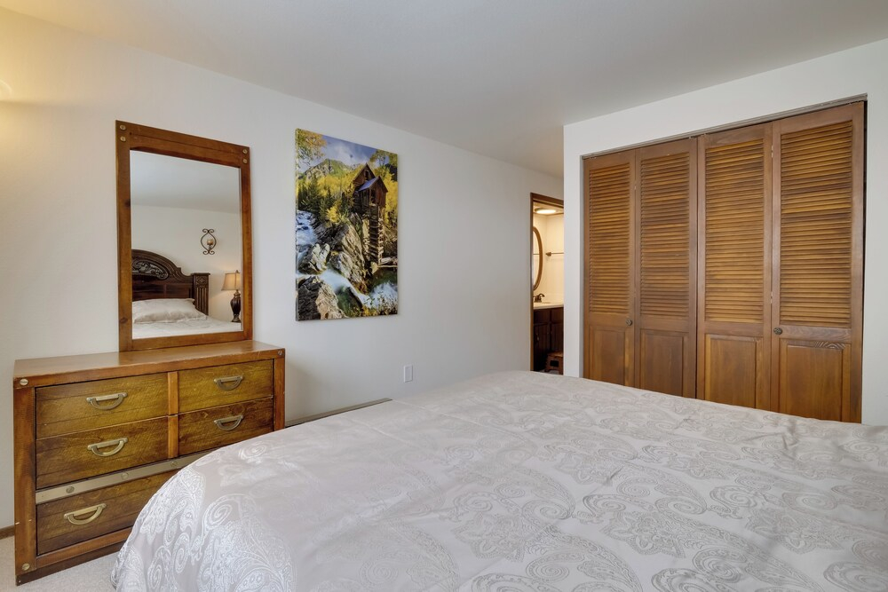 Winter Park Condo w/ Hot Tubs, 4 Mi to Ski Resort!