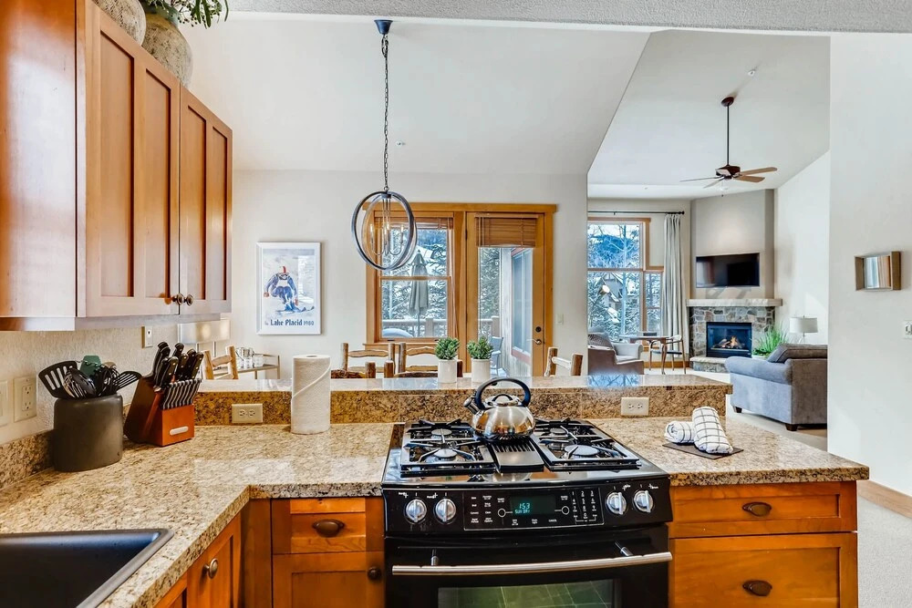 Newly Renovated, 4br Red Hawk Townhome 2338- Kids Ski Free 4 Bedroom Townhouse