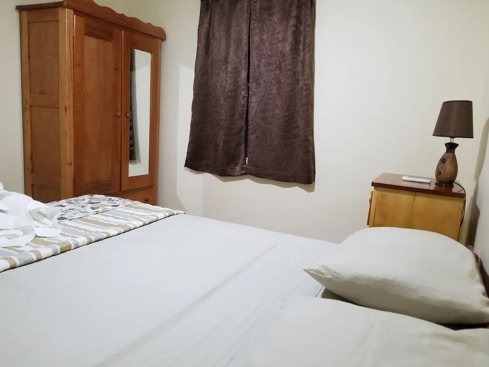 Canuck Cottage Two Bedroom House