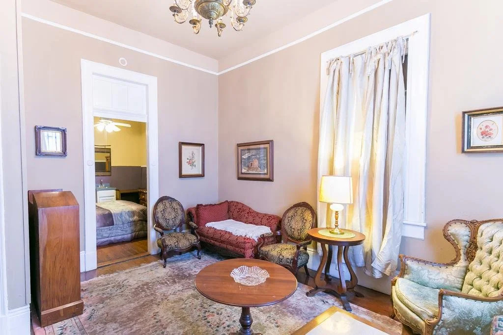 Mag's 940 Guest House