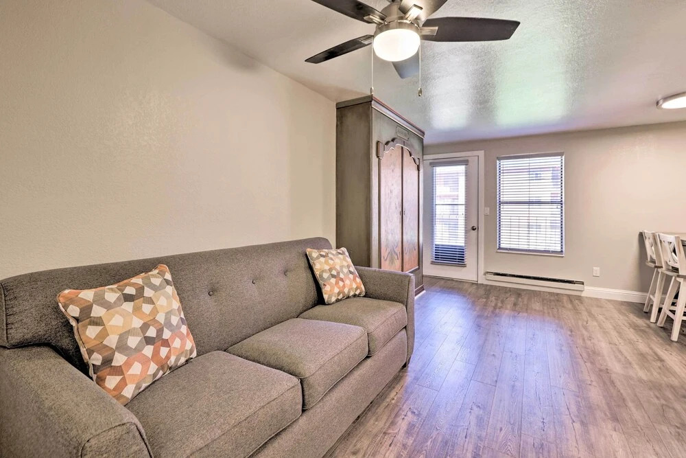 Cozy Studio w/ Balcony, Walk to Brian Head Resort!