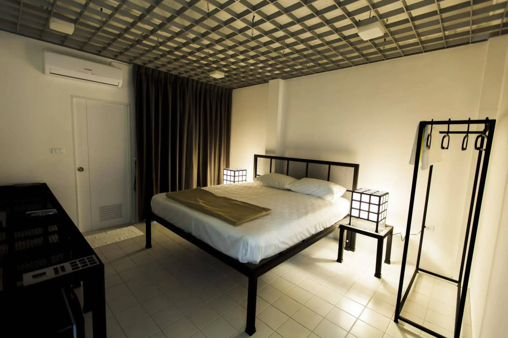Quadromania Service Apartment