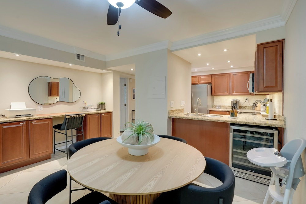 Easy Living in Old Town: Condo w/ Pool Access