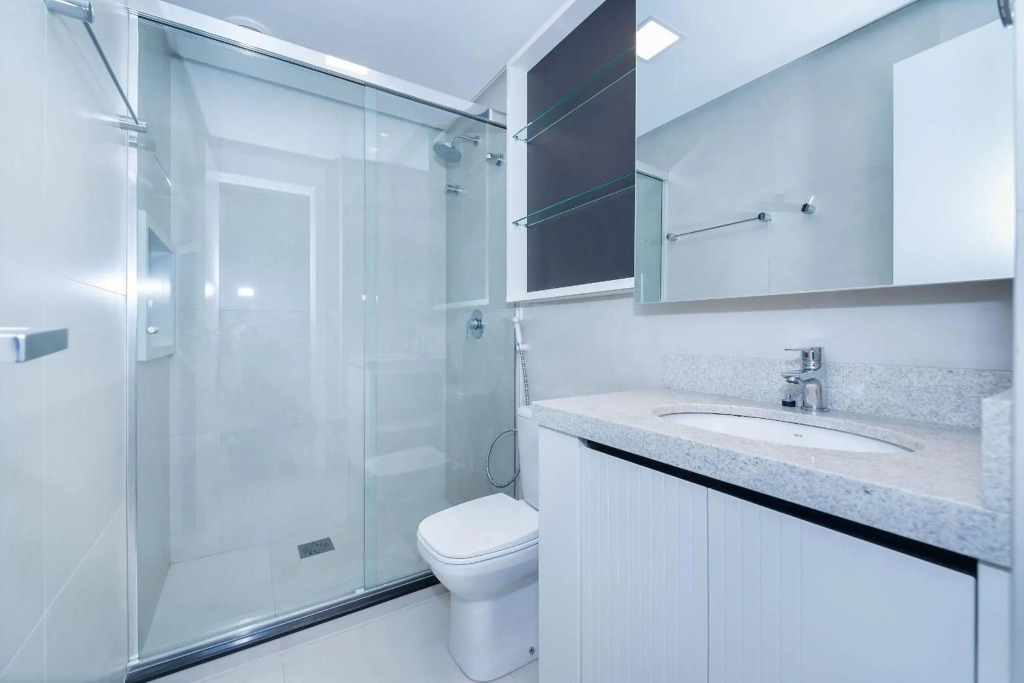 Adra 102 - Apartamento no centro de Bombinhas - Finamente mobiliado e decorado - Rooftop com piscina e academia - À poucos metros da praia