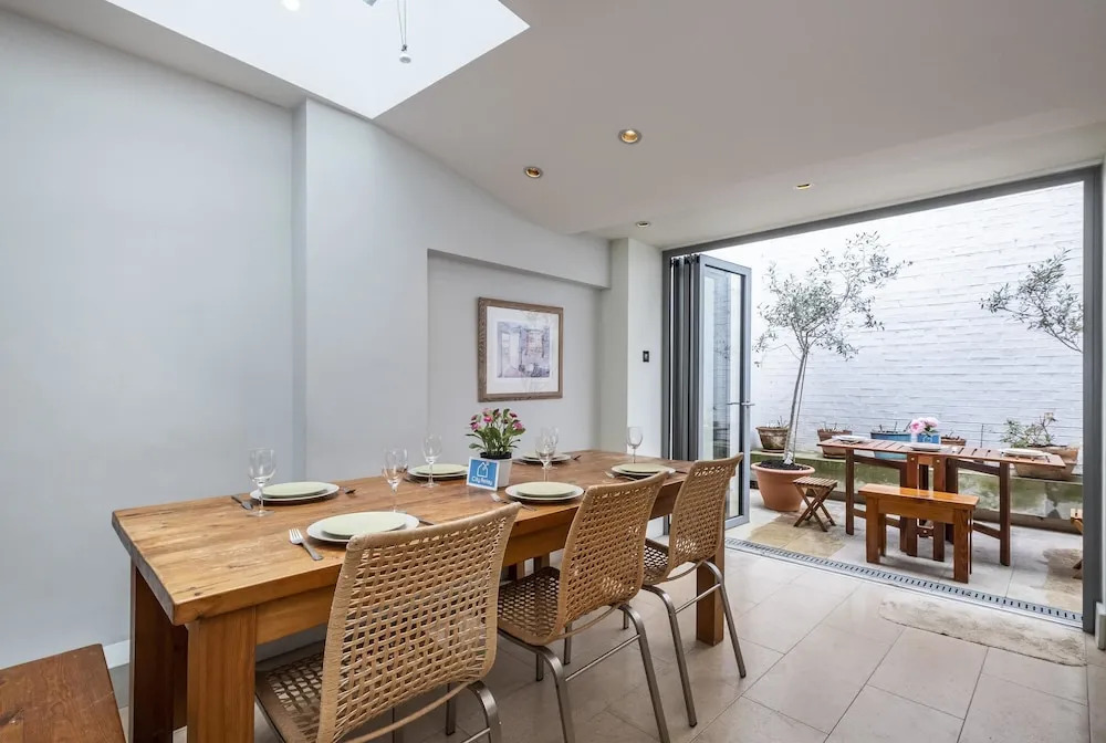 The Stunning Kenway Road House - AJE