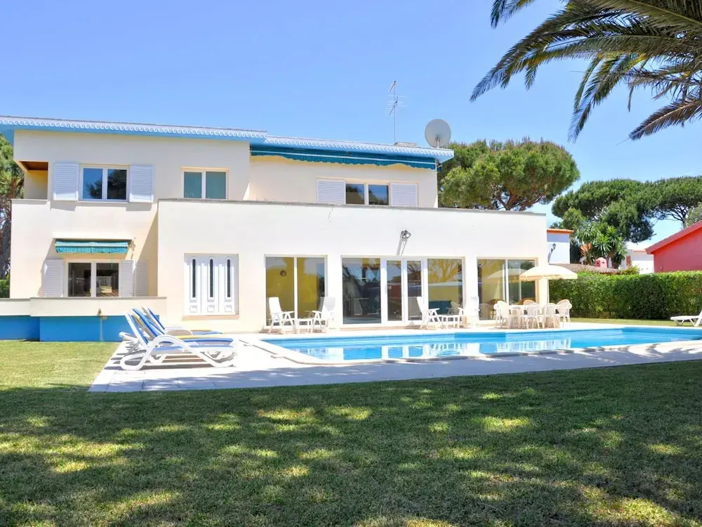 Villa in Vilamoura with Private Pool & BBQ
