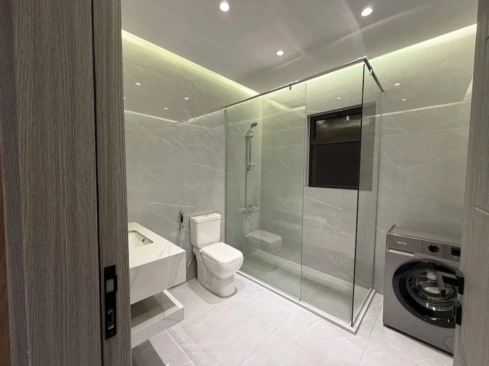003jre Apartment With Stunning Boulevar