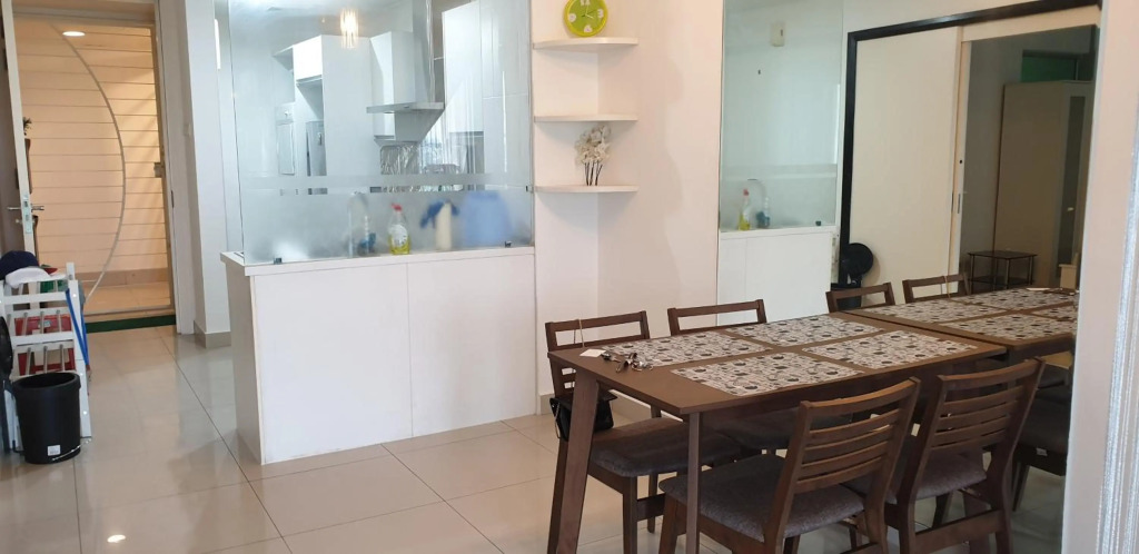 1room Publika