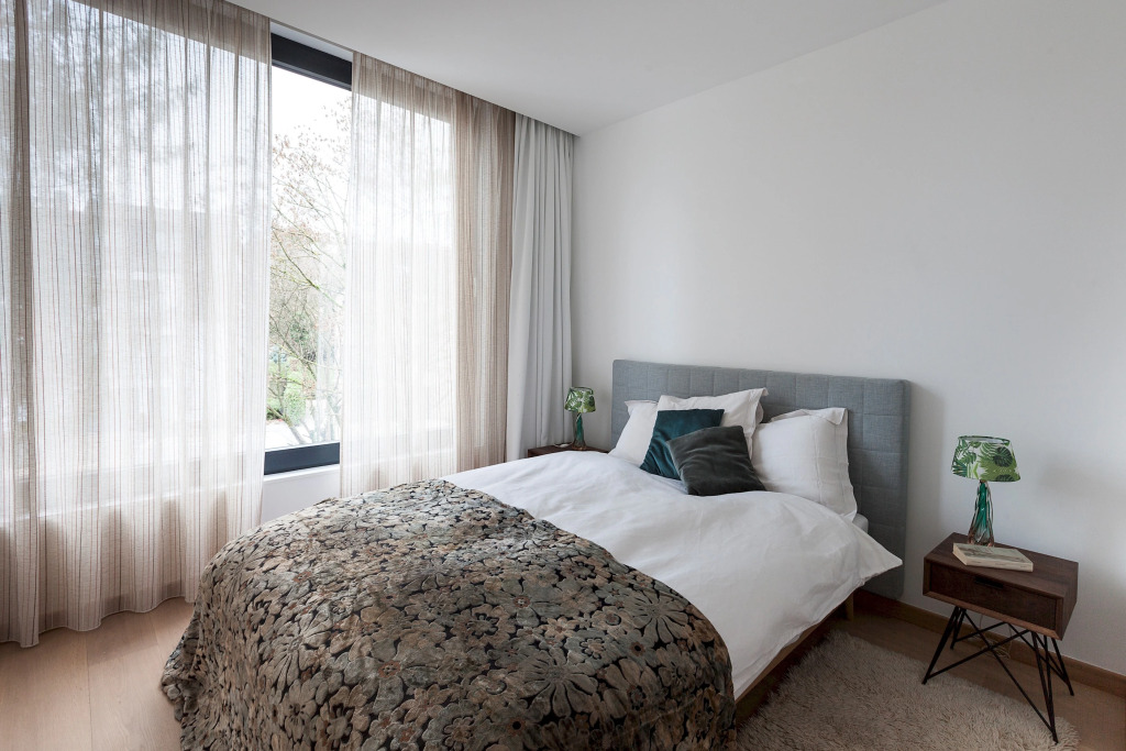 Unit 3 - Modern Smart Home Triplex Private Garden & Parking