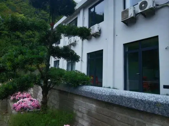 D‘Happy Farm House