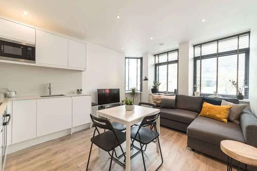 Super Central Flat Sleeps/4 -1 min to Holborn Tube