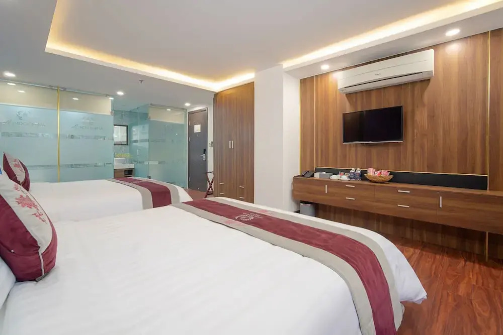 Me Q Beach Hotel