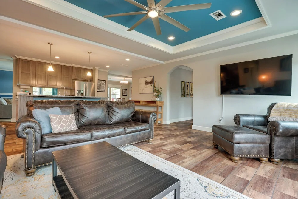 Canyon Lake Home w/ Spacious Deck & Backyard!