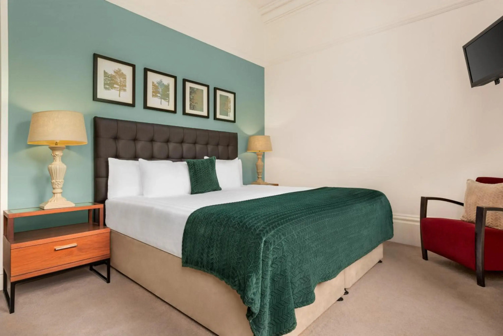 Trenython Manor Resort