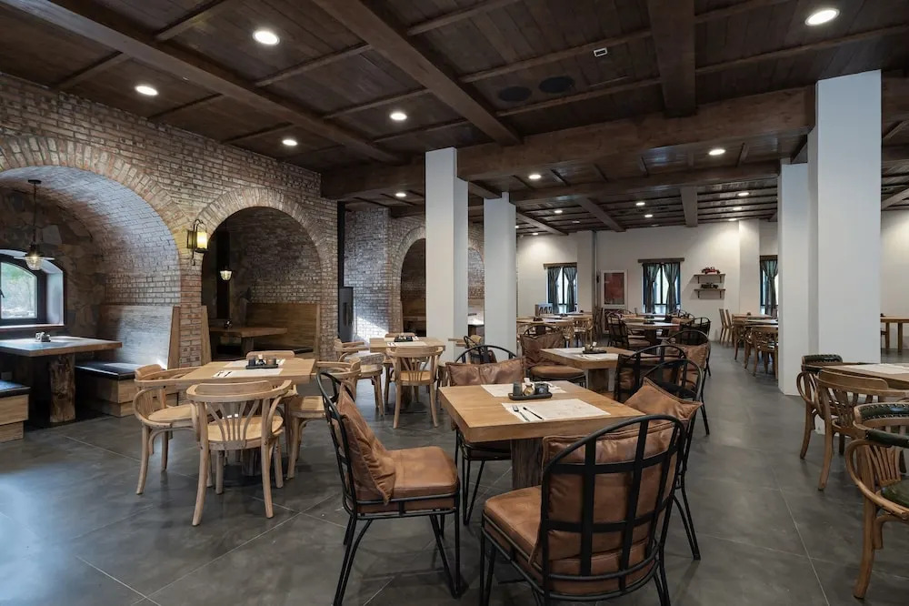 Castle Farmstay Hotel