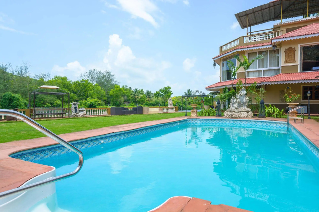 Stone Wood Riverfront Resort, Siolim