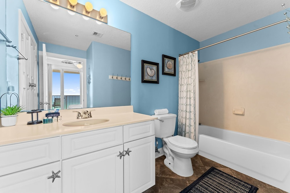 Luxurious Ocean Villa Resort - Gulf Front Paradise with Views