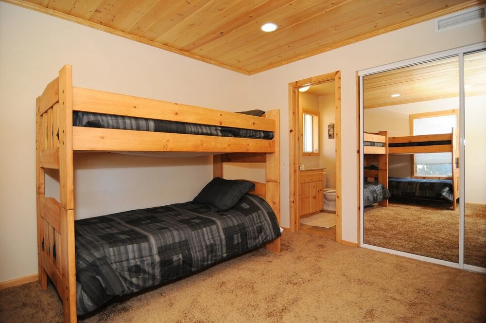 No. 13 Ski-In/Ski-Out Bear Mountain - 5 Br Home