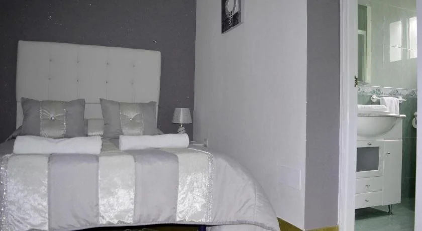Alojamiento el Chaparro Barbate junto a la venta el loro