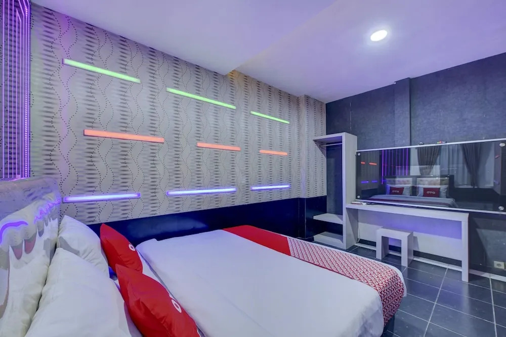 Zaara Guest House Syariah by OYO Rooms