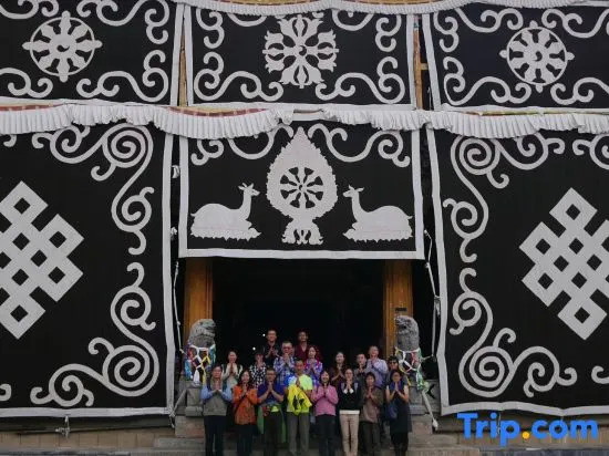 Tibetan-style Courtyard Hotel
