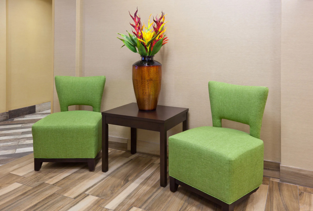 Holiday Inn Express & Suites Fort Dodge by IHG