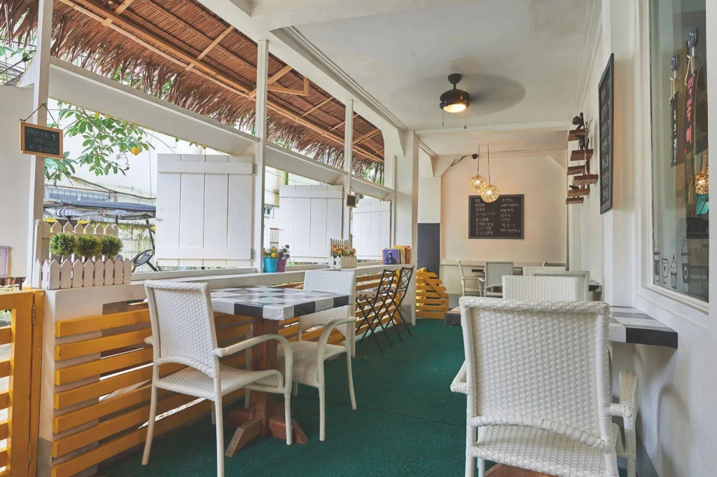 Paperhouse Resort