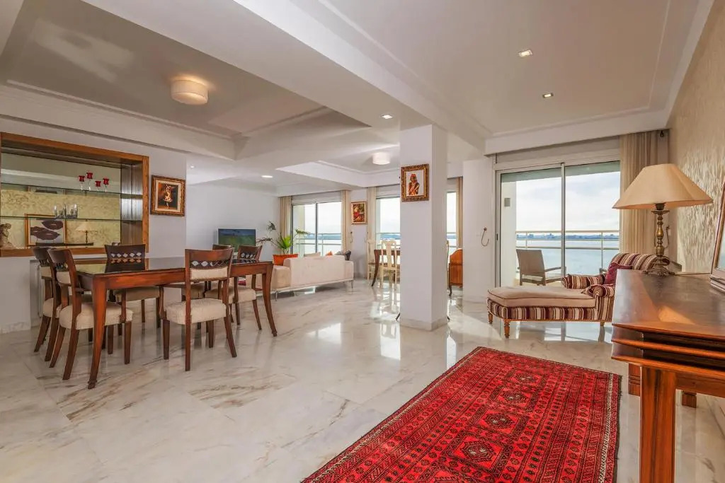 luxury apartement lake view