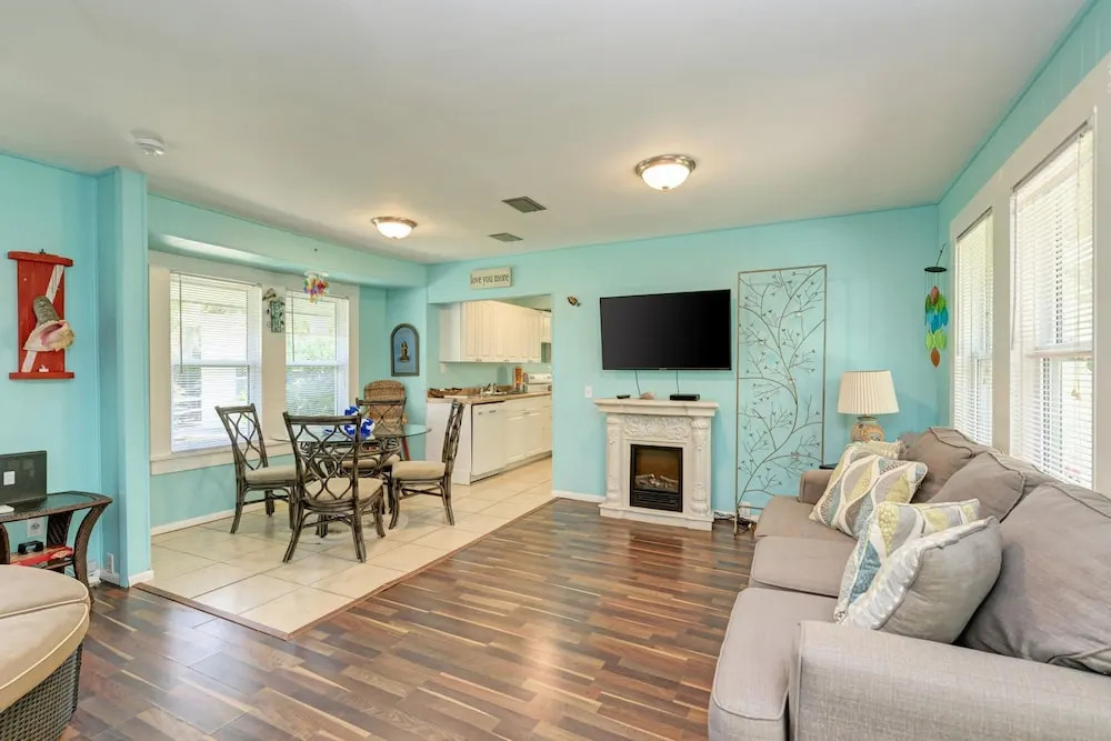 Cottage Haven-One Minute Walk To The Beach-Private Yards-Keyless Locks