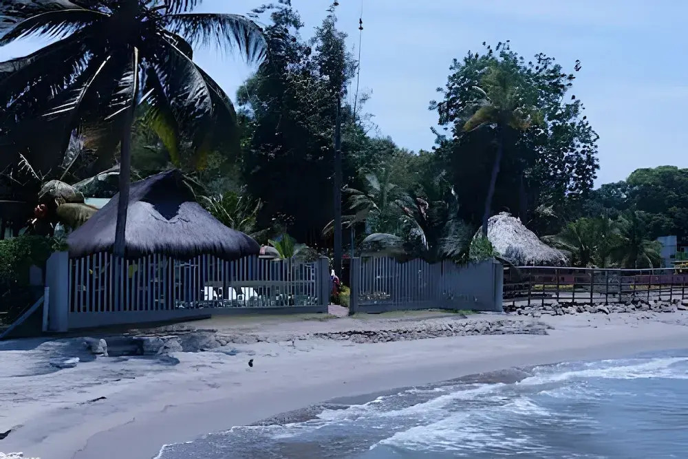 Tu casa de playa frente al mar en Tolú