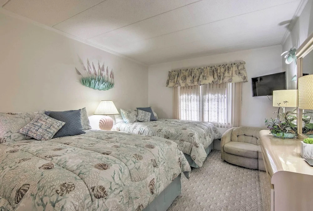 2 Mi to Ocean City Boardwalk: Gem w/ Pool + Marina