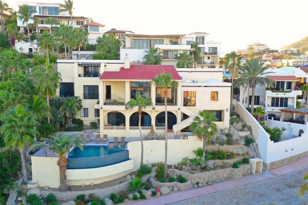 Large Villa for up to 32 People Near Medano Beach: Villa Diamante de Law
