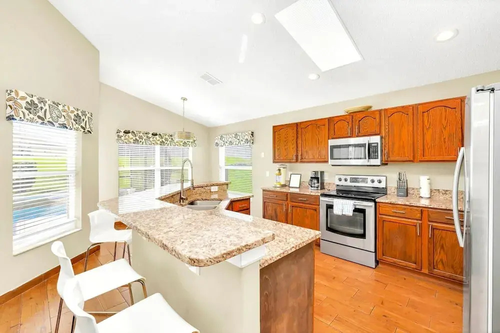 4BR Home w Private Pool Hot tub - Near Disney