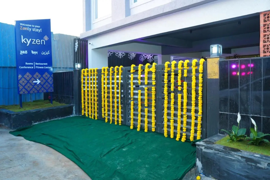 Hotel Kyzen HiTech City- Your Zenly Stay