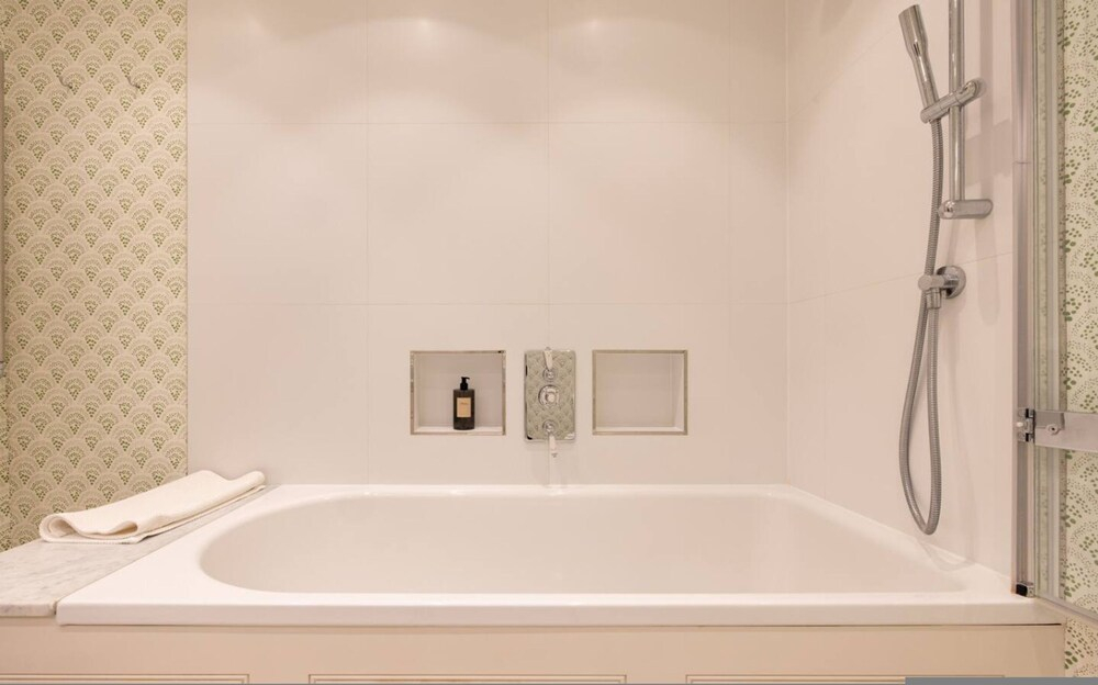 Kensington Luxury - 2 Bedrooms
