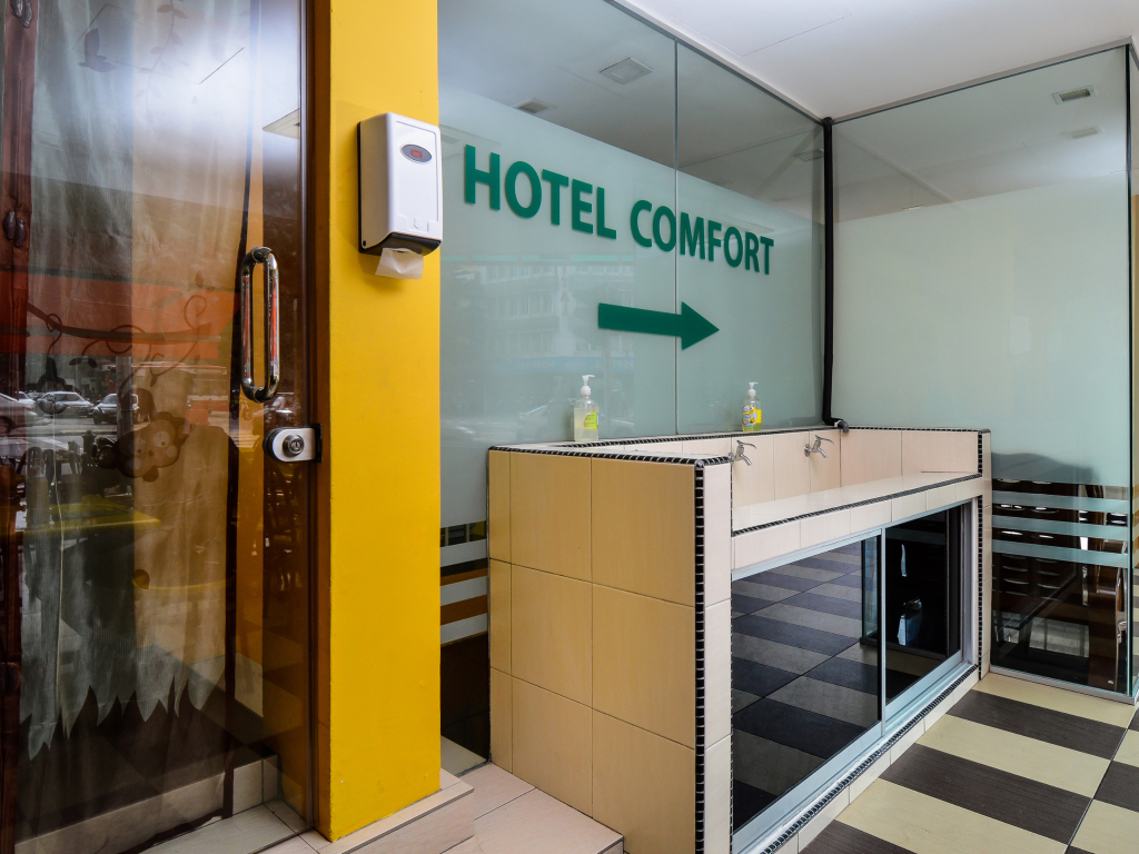 OYO 499 Comfort Hotel Sentul
