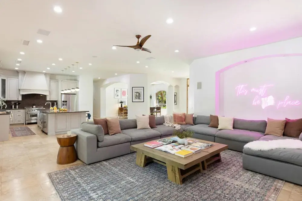 The Date Palm Estate by AvantStay Expansive Estate w Game room Backyard Oasis w Pool Spa