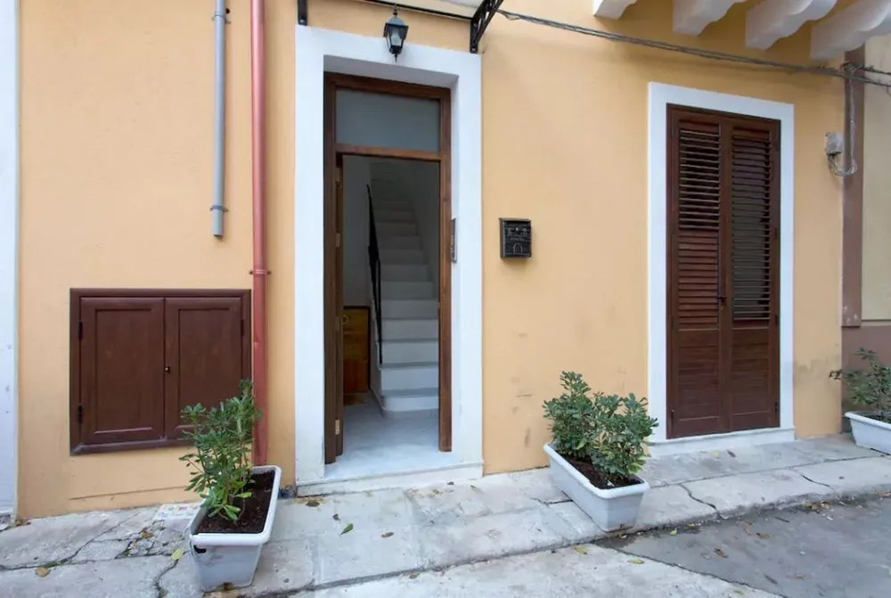 Apartment With one Bedroom in Palermo, With Balcony and Wifi - 10 km F