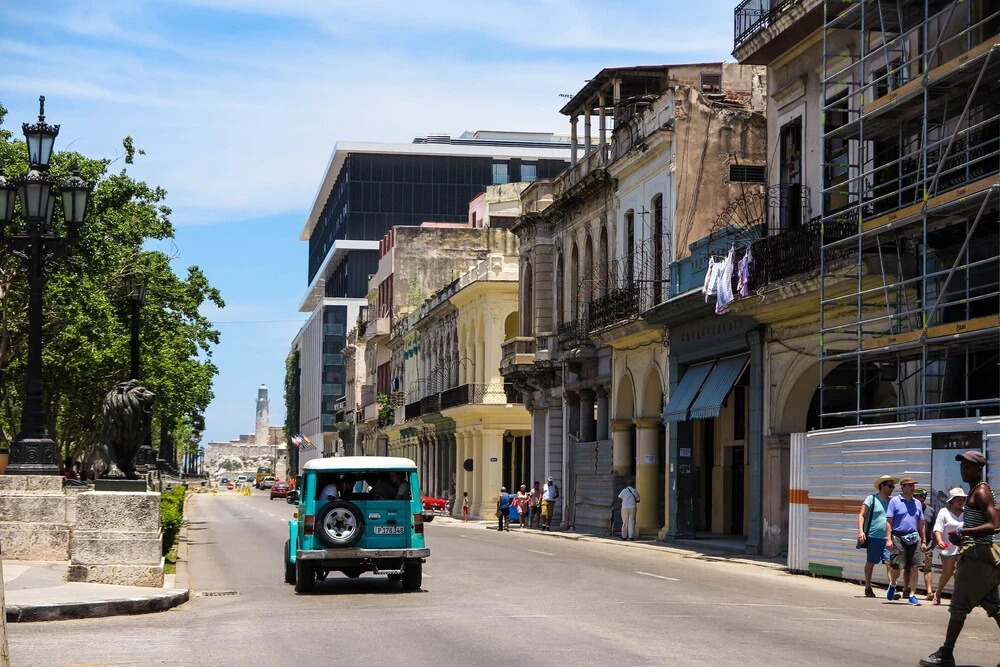 Hostal Balcones 3, Knocking on Cuba