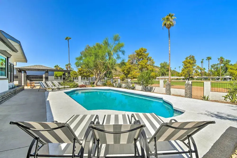 Modern Phoenix Home: Poolside Family Retreat!