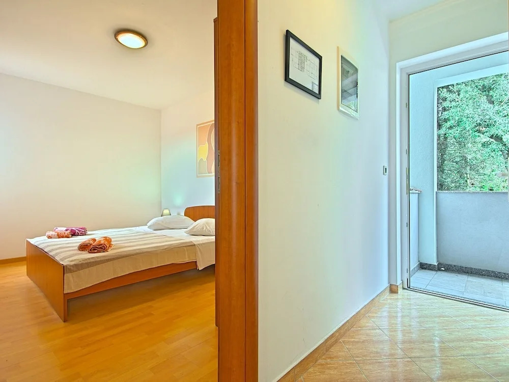 Well Maintained Apartment With Shared Pool With Children's Pool, 2 km From the Beach