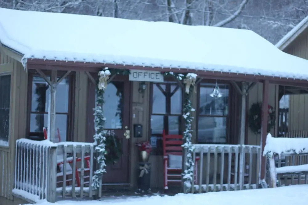 The Evening Shade River Lodge and Cabins