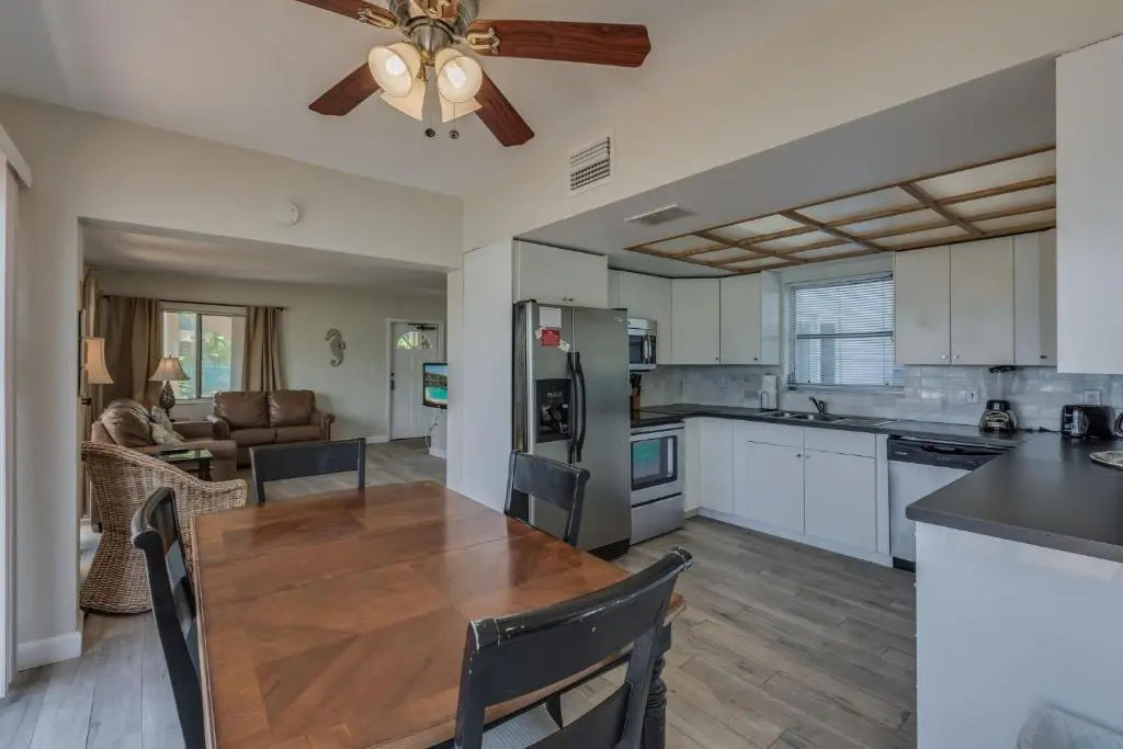 Five Palms Suite 105 - Daily - Weekly - Monthly