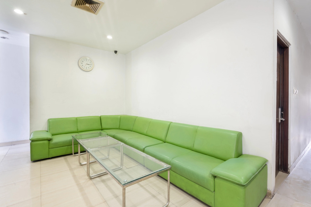 OYO Flagship 3869 Metro House Sub