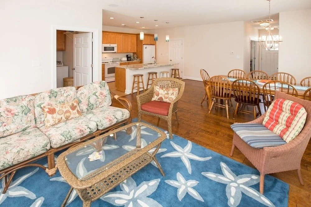 Serenity Now 4 Bedroom Condo by Redawning